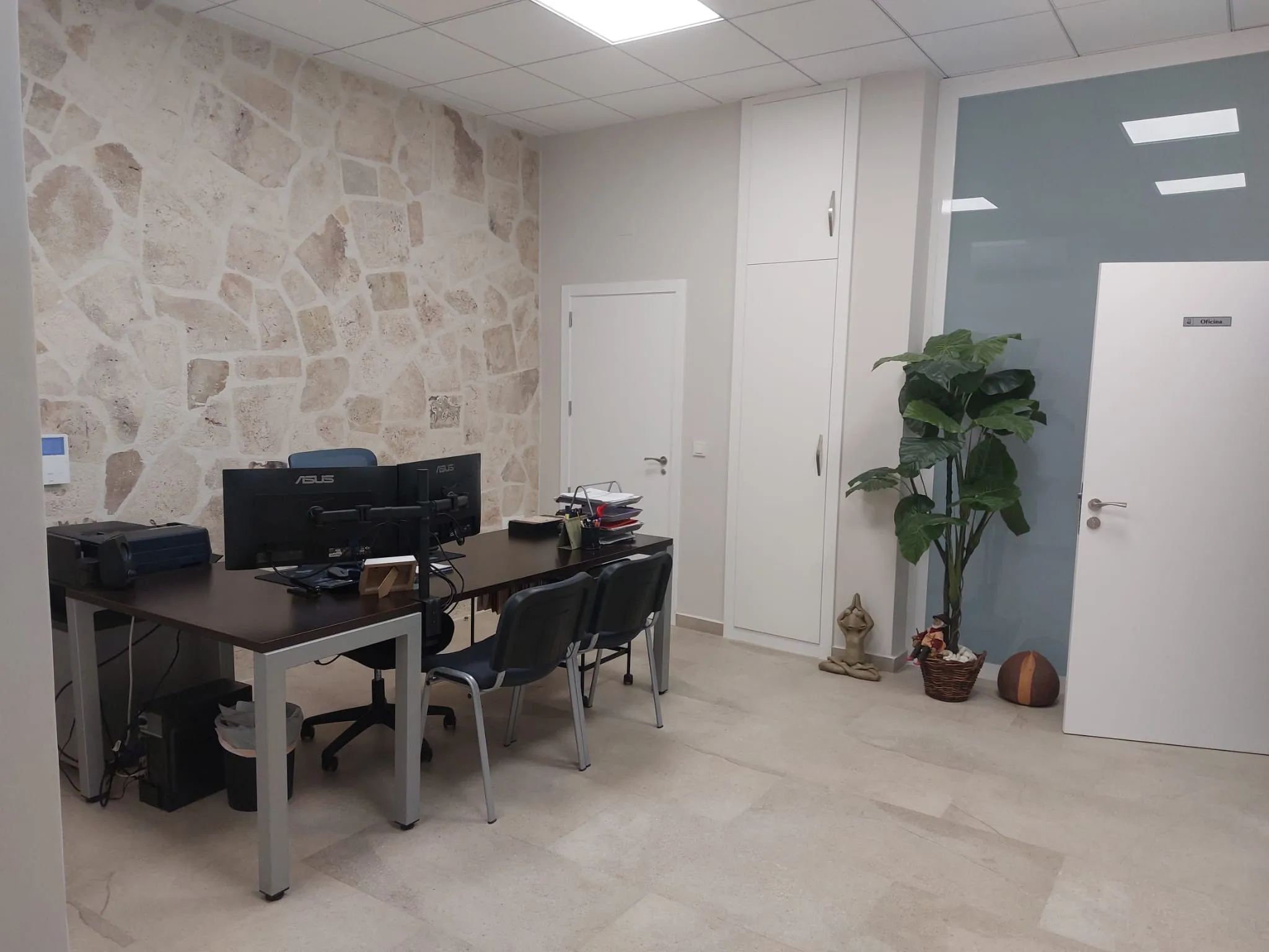 plase2 oficina, puesto de trabajo