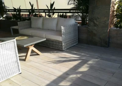 Pavimento y jardineras