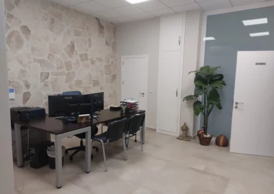 Construcción y reforma de oficinas y almacén